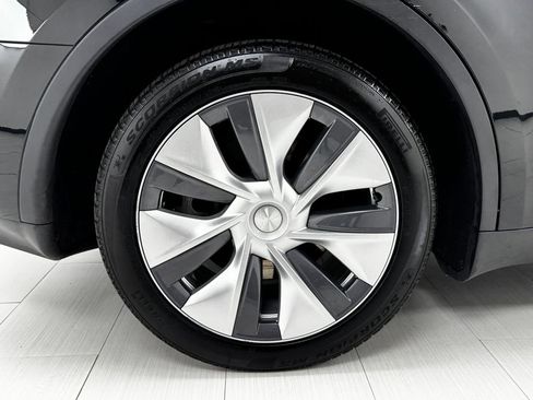 Used 2024 Tesla Model Y Long Range image 43