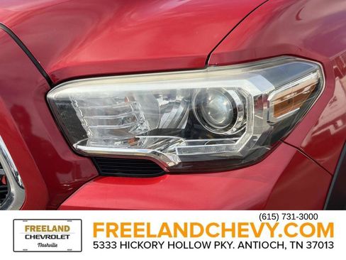 Used 2018 Toyota Tacoma TRD Off-Road image 10