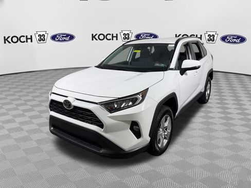 Used 2020 Toyota RAV4 XLE AWD/4WD image 3