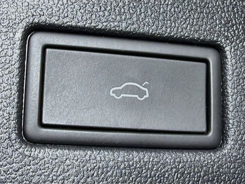 Used 2022 Volkswagen Tiguan SE R-Line FWD image 29