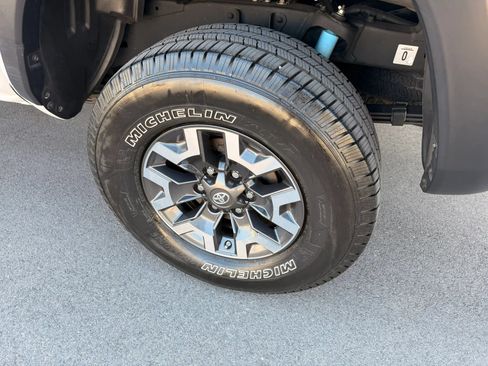 Used 2019 Toyota Tacoma TRD Off-Road w/ TRD Premium Off Road Package RWD image 14