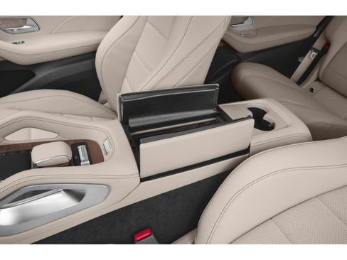 Used 2026 Mercedes-Benz GLS 450 4MATIC image 9