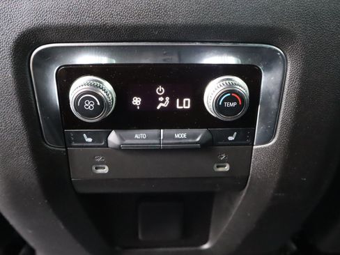 Used 2022 GMC Yukon XL Denali AWD/4WD image 35