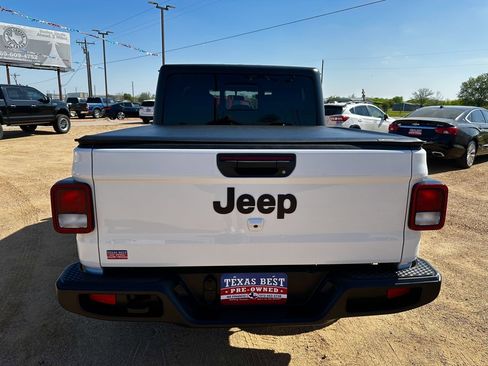 Used 2022 Jeep Gladiator Sport image 7