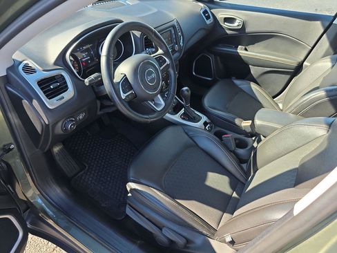 Used 2018 Jeep Compass Latitude w/ Safe & Security Group AWD/4WD image 4
