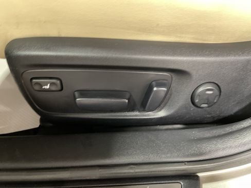 Used 2013 Toyota Avalon Limited image 10