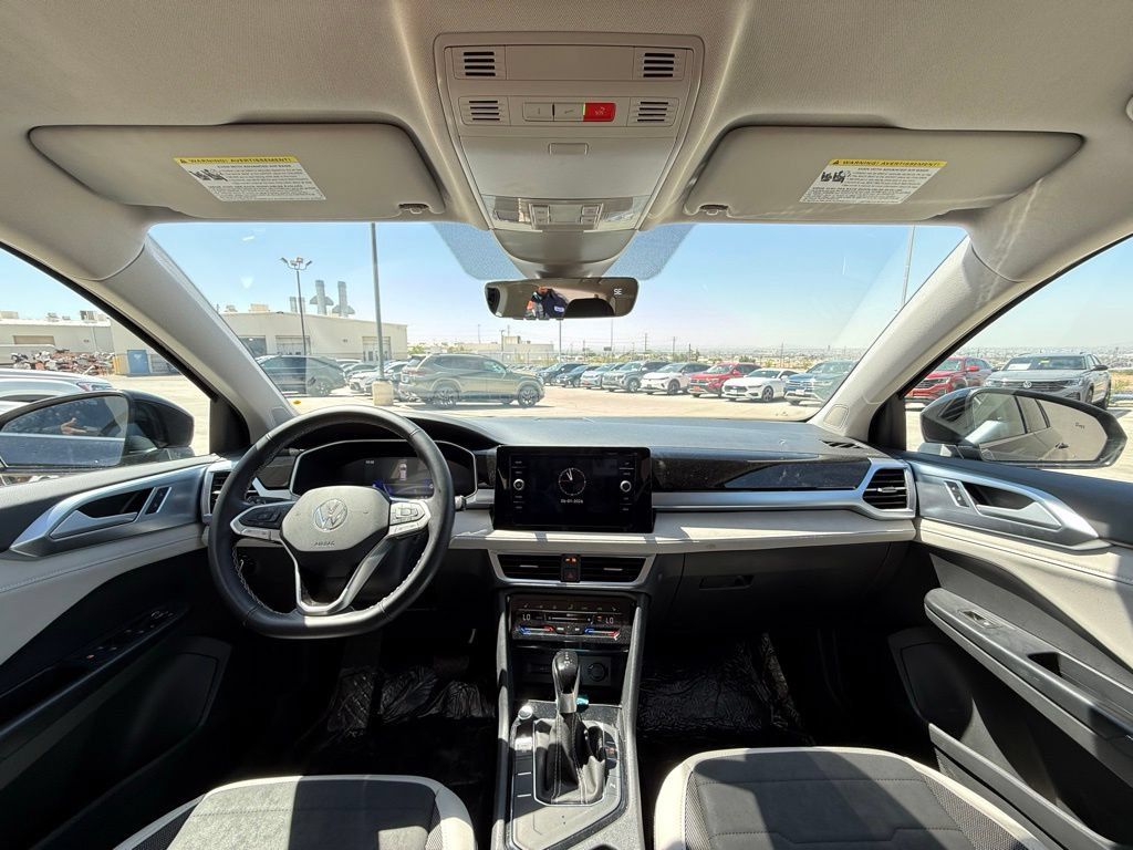 Certified 2025 Volkswagen Taos SE FWD image 16