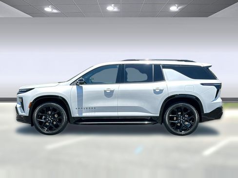 Used 2025 Chevrolet Traverse RS w/ LPO, Floor Liner Package AWD/4WD image 2