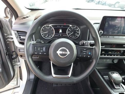 Used 2023 Nissan Rogue SV FWD image 15