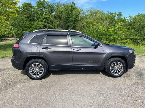 Used 2020 Jeep Cherokee Latitude Plus w/ Cold Weather Group AWD/4WD image 2