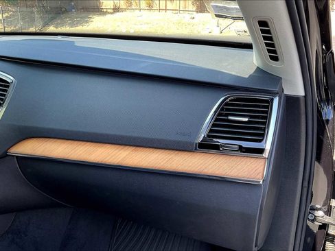 Used 2025 Volvo XC90 B5 Plus w/ Protection Package Premier image 19