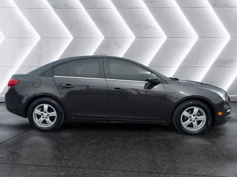 Used 2015 Chevrolet Cruze LT w/ Technology Package image 8