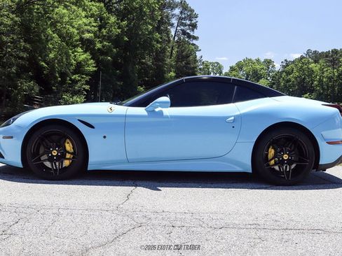 Used 2015 Ferrari California T RWD image 17