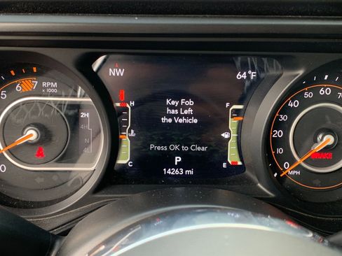 Used 2025 Jeep Wrangler Sahara image 39