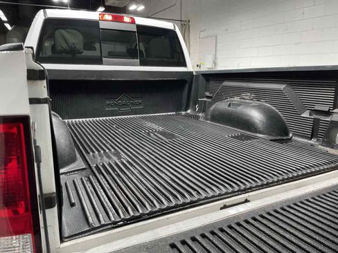 Used 2018 RAM 2500 SLT AWD/4WD image 17