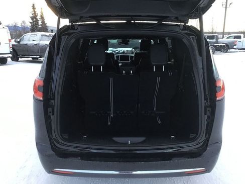 New 2026 Chrysler Pacifica Select image 11