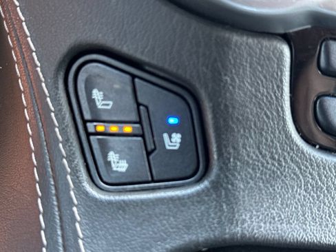 Used 2019 Chevrolet Tahoe Premier AWD/4WD image 32
