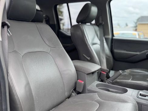 Used 2011 Nissan Frontier SL w/ Moonroof Pkg image 7