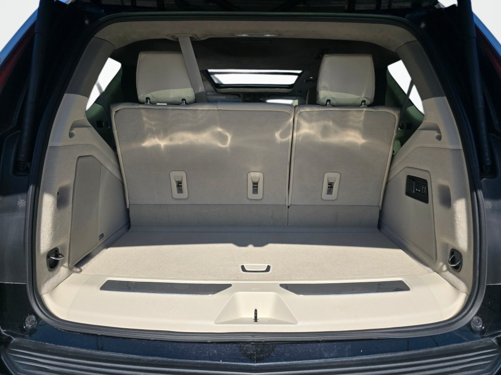 Certified 2024 Cadillac Escalade Premium Luxury Platinum AWD/4WD image 12
