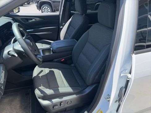 Used 2025 Chevrolet Traverse LT AWD/4WD image 8