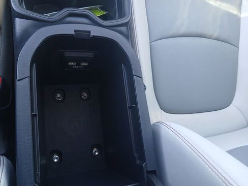 Used 2021 Toyota RAV4 XLE Premium image 31