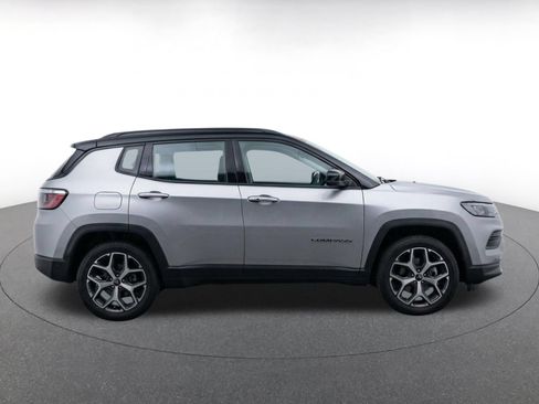 Used 2025 Jeep Compass Limited AWD/4WD image 10