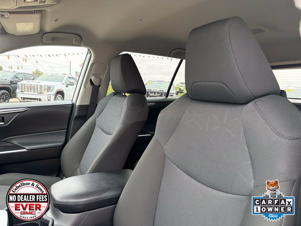 Used 2025 Toyota RAV4 XLE FWD image 20