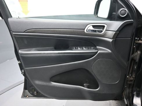 Used 2017 Jeep Grand Cherokee Altitude image 9