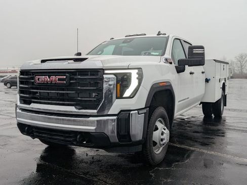 New 2025 GMC Sierra 3500 Pro w/ Convenience Package image 3