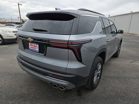 Used 2024 Chevrolet Traverse LT image 7