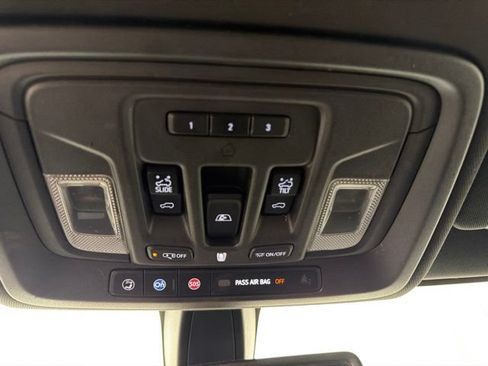 Used 2022 Chevrolet Silverado 1500 High Country AWD/4WD image 27