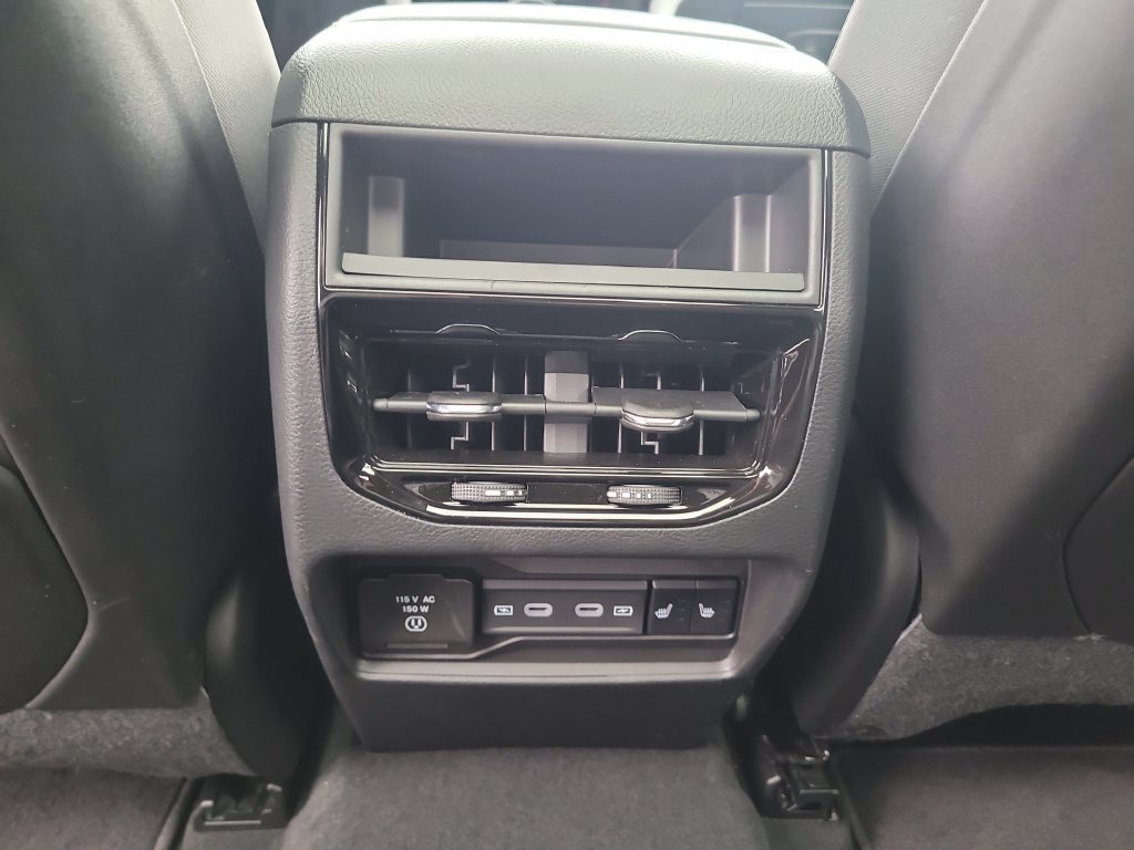 Certified 2026 Jeep Grand Cherokee Limited w/ Limited Altitude Package AWD/4WD image 16