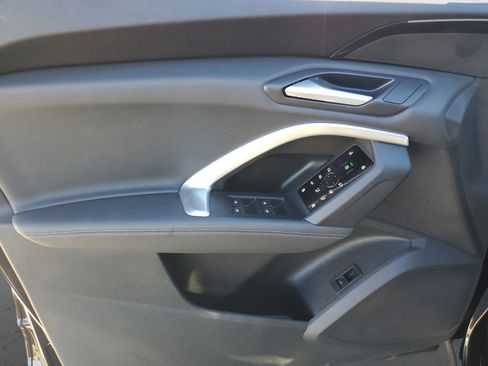 Used 2025 Audi Q5 Premium w/ Convenience Package image 20