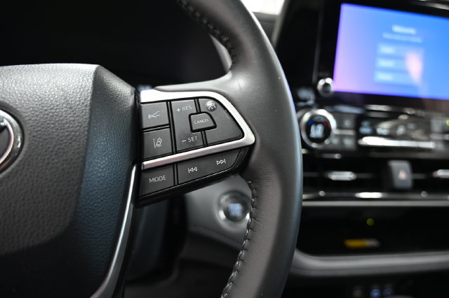 Used 2023 Toyota Highlander XLE AWD/4WD image 26
