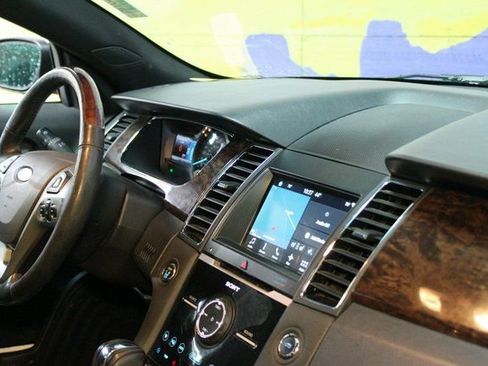 Used 2016 Ford Taurus Limited w/ Driver Assist Package image 7