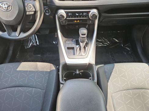 Used 2025 Toyota RAV4 XLE FWD image 31
