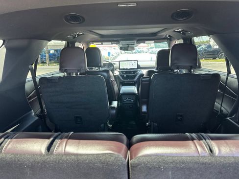 Certified 2025 Ford Explorer Platinum RWD image 14