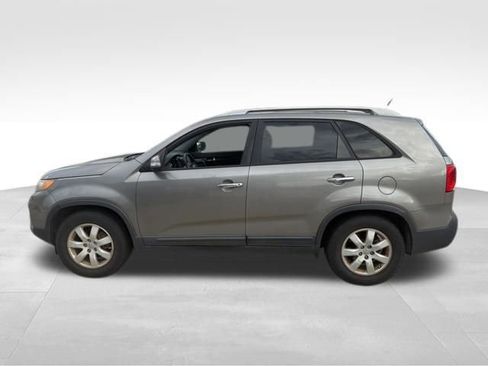 Used 2012 Kia Sorento LX w/ Convenience Pkg image 9