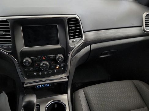 Used 2020 Jeep Grand Cherokee Laredo image 30