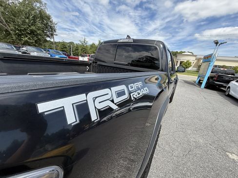 Used 2021 Toyota Tacoma TRD Off-Road image 18