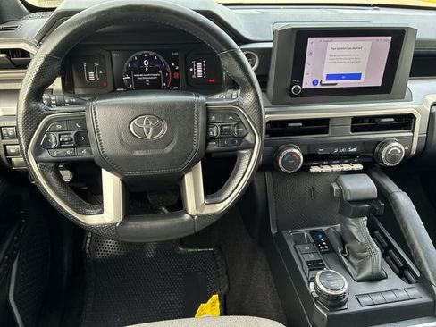 Used 2025 Toyota 4Runner SR5 AWD/4WD image 14