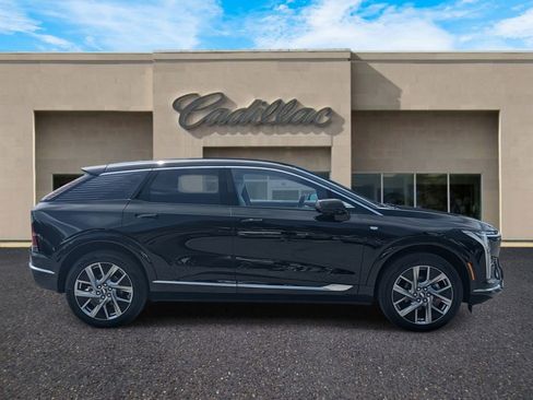 New 2025 Cadillac Optiq Luxury 1 image 3