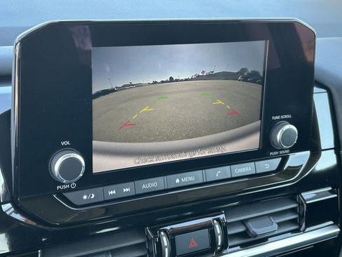 Used 2025 Nissan Pathfinder SV w/ SV Premium Package image 21