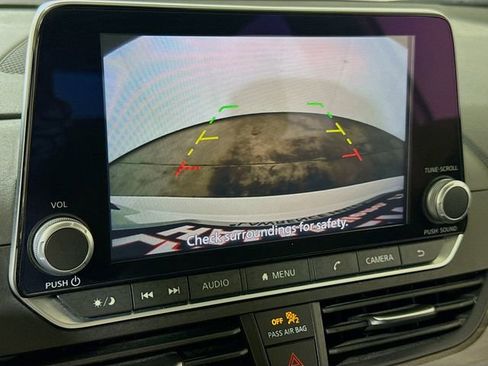Used 2025 Nissan Altima 2.5 SV FWD image 11