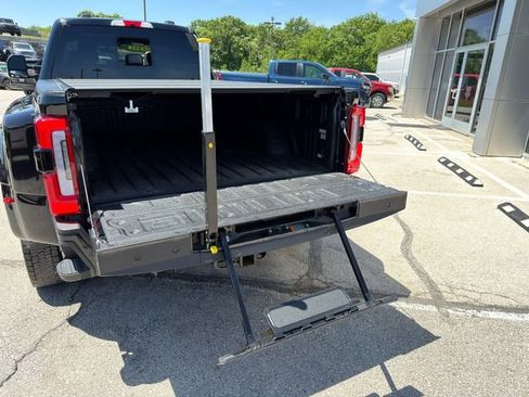 Used 2024 Ford F450 Platinum w/ FX4 Off-Road Package AWD/4WD image 18