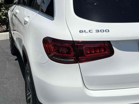 Used 2020 Mercedes-Benz GLC 300 4MATIC image 32