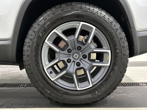 Used 2024 Rivian R1S Adventure Dual AWD/4WD image 10