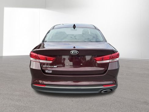 Used 2017 Kia Optima LX w/ Driver Convenience Package FWD image 4