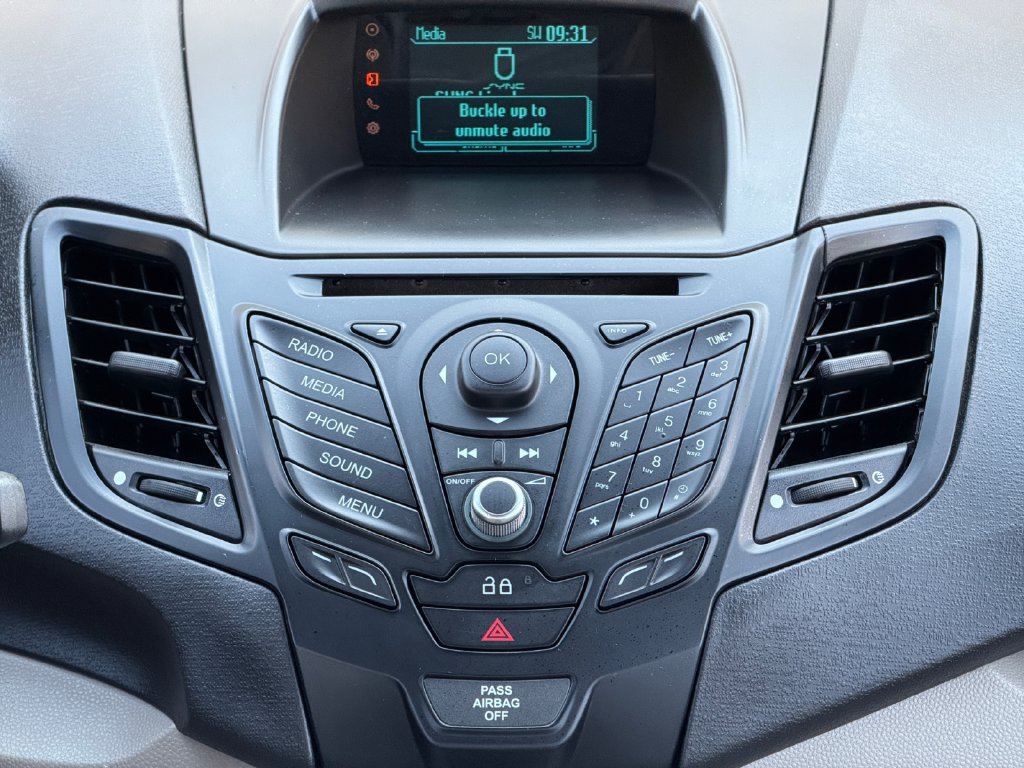 Used 2014 Ford Fiesta SE w/ Comfort Package FWD image 12