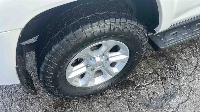 Used 2018 Toyota 4Runner SR5 AWD/4WD image 8